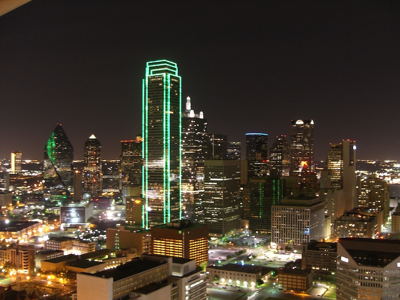 File:Dallas Texas Skyline bei Nacht.jpg