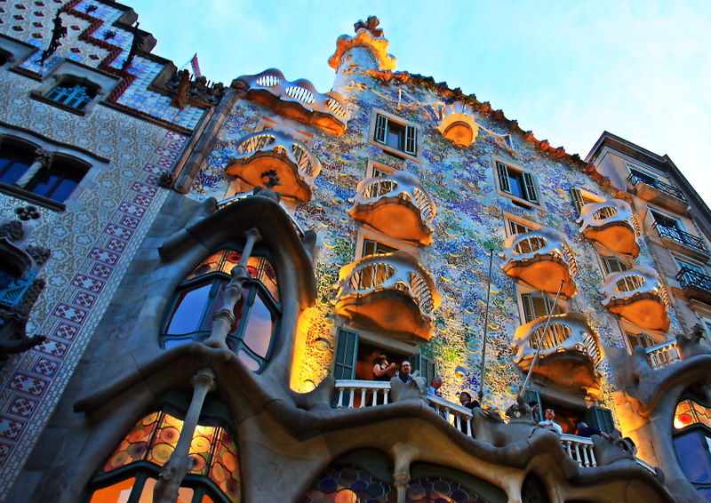 File:Gaudis Barcelona (8202432438).jpg