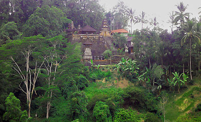 Hindu temple in Ubud.jpg