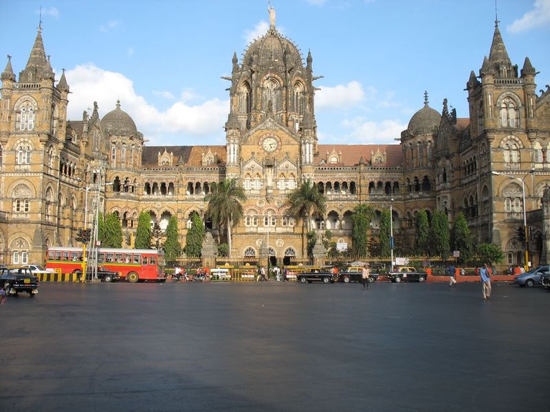 File:Mumbai Train Station-1.jpg