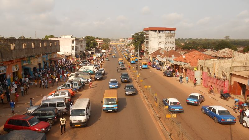 File:Avenida dos Combatentes da Liberdade da Pátria, Bissau new.jpg